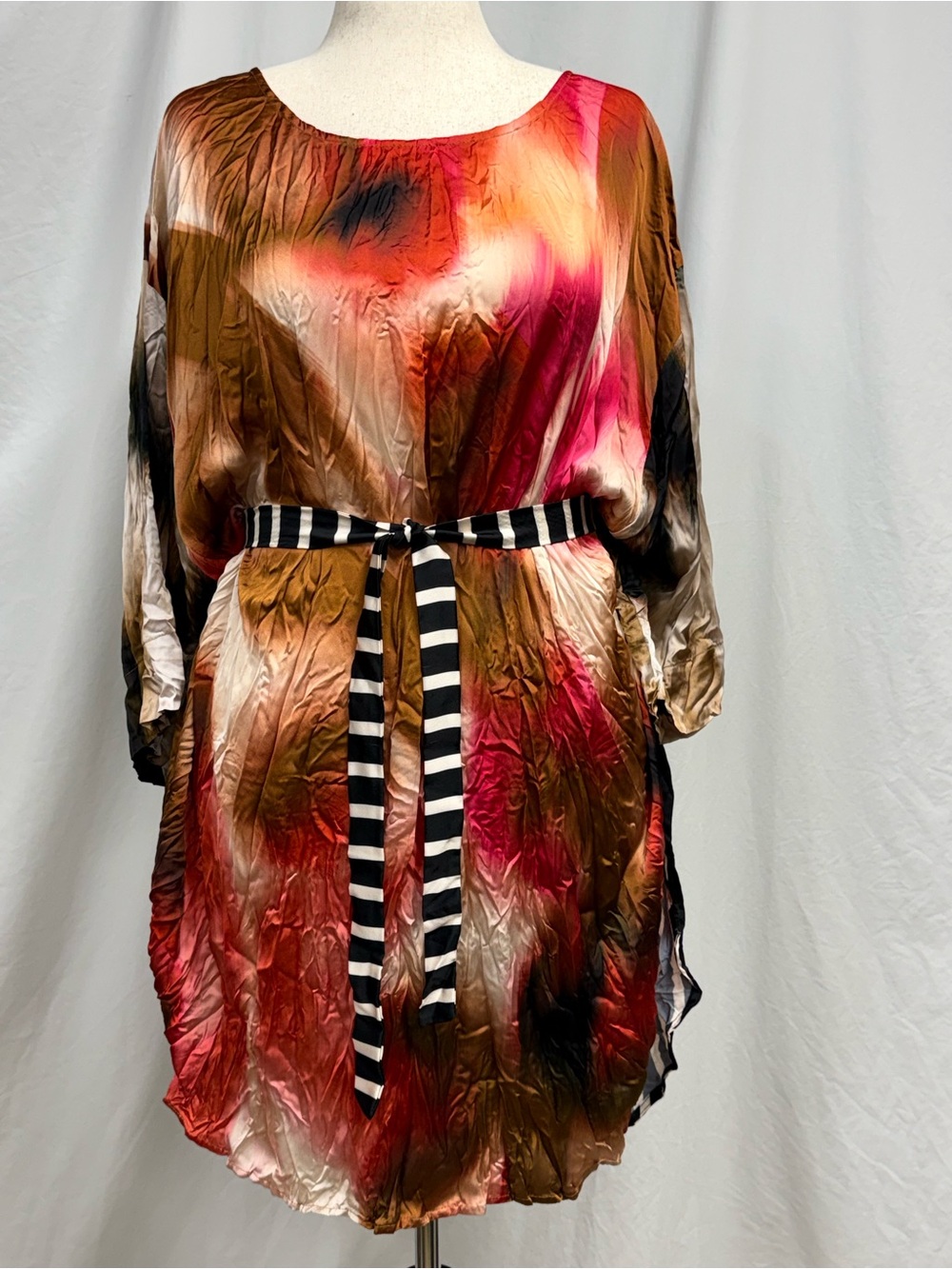 Alembika mixed fabric tunic top